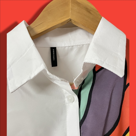 Vero Moda Top with one side printed. - Picture 7 of 7